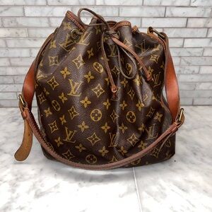 Vintage Louis Vuitton bucket bag